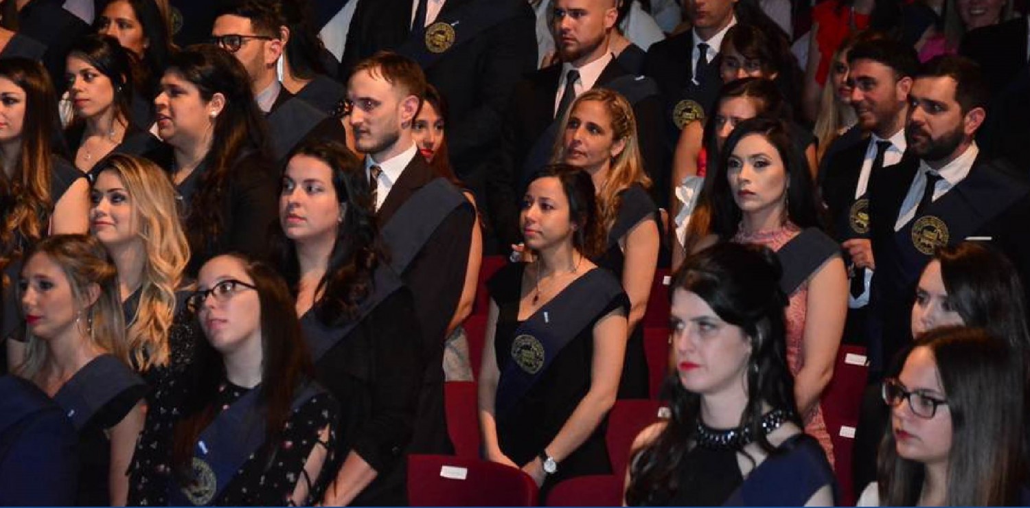 Primeros Graduados de la Tecnicatura Universitaria en Análisis de Sistemas de Información Medica