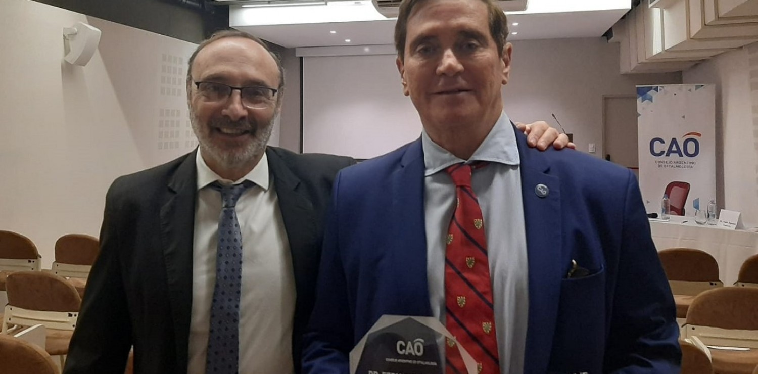 Prof. Dr. Fernando Scattini, docente de Fundación Barceló, reconocido por el Consejo Argentino de Oftalmología.