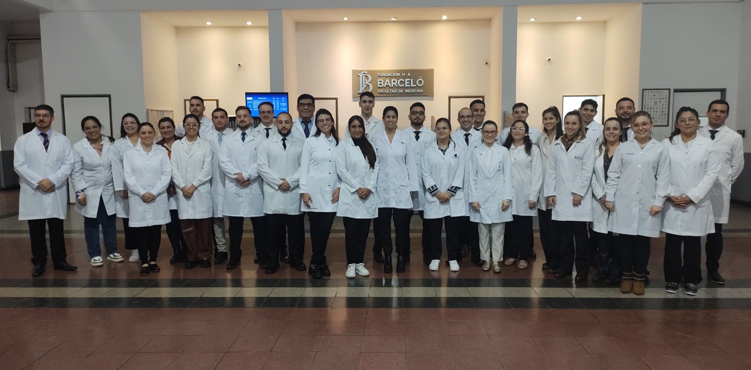 Nueva promoción de médicos egresan en la Fundación Barceló sede Santo Tomé